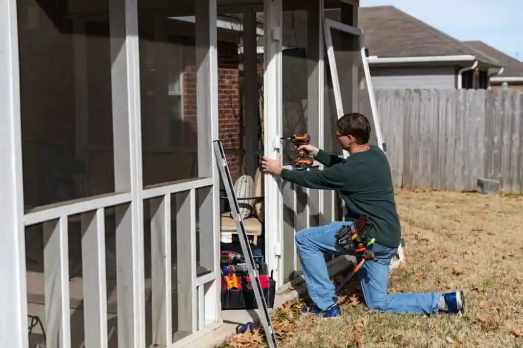 Person installing a screen wall